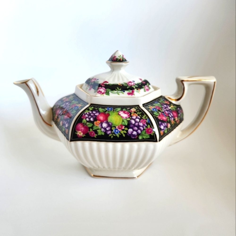 James Sadler Teapot "Bacchus" #4737 Heirloom Collection Vintage, Made in England